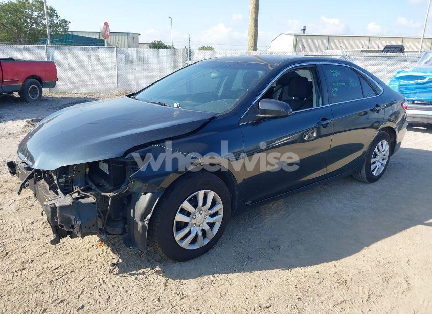 Photo 2 of 2015 Toyota Camry LE (VIN 4T1BF1FK5FU923836)