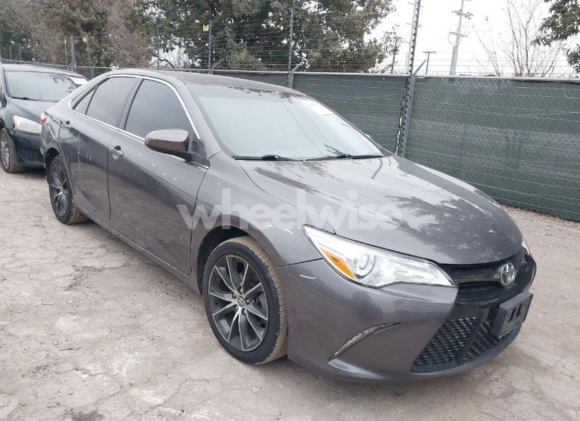 2015 Toyota Camry XSE (VIN 4T1BF1FK5FU924937) main photo