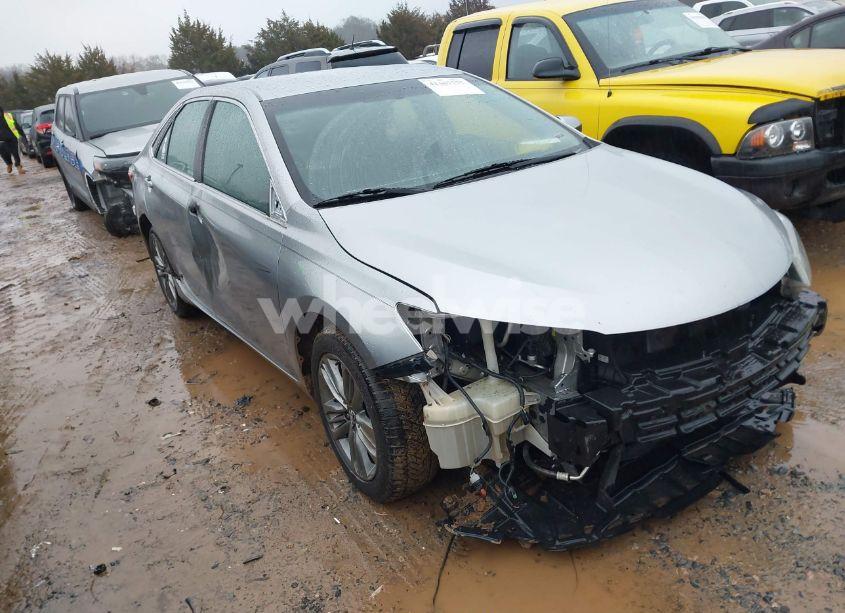 2015 Toyota Camry SE (VIN 4T1BF1FK5FU925523) main photo