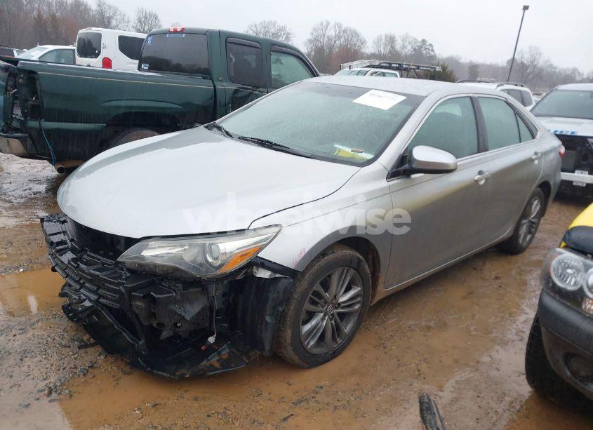Photo 2 of 2015 Toyota Camry SE (VIN 4T1BF1FK5FU925523)