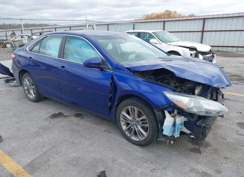 2015 Toyota Camry SE (VIN 4T1BF1FK5FU934013) main photo