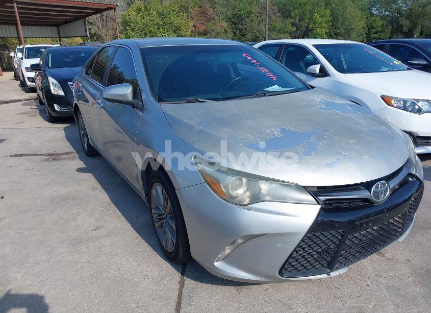 2015 Toyota Camry SE (VIN 4T1BF1FK5FU946243) main photo