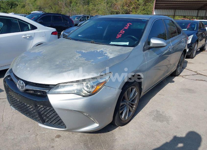 Photo 2 of 2015 Toyota Camry SE (VIN 4T1BF1FK5FU946243)