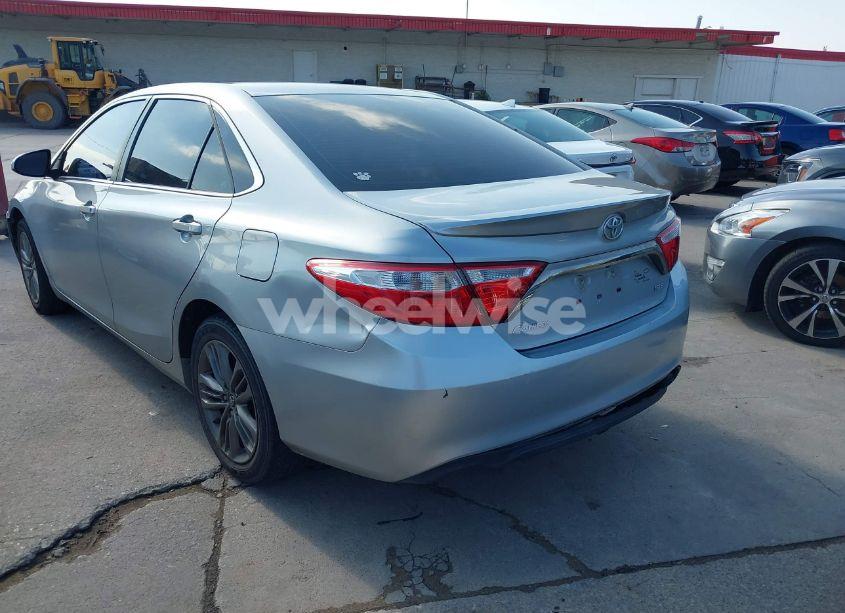 Photo 3 of 2015 Toyota Camry SE (VIN 4T1BF1FK5FU946243)