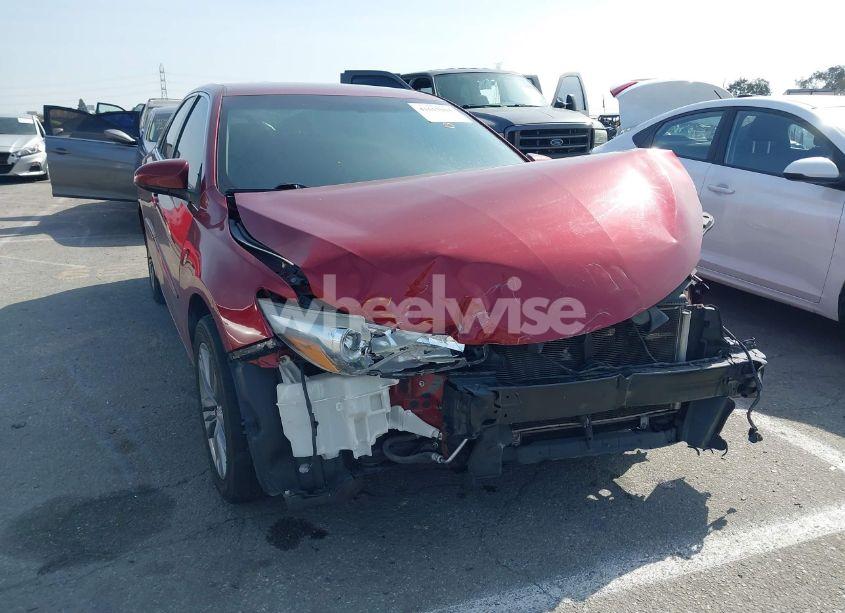 2015 Toyota Camry SE (VIN 4T1BF1FK5FU956903) main photo