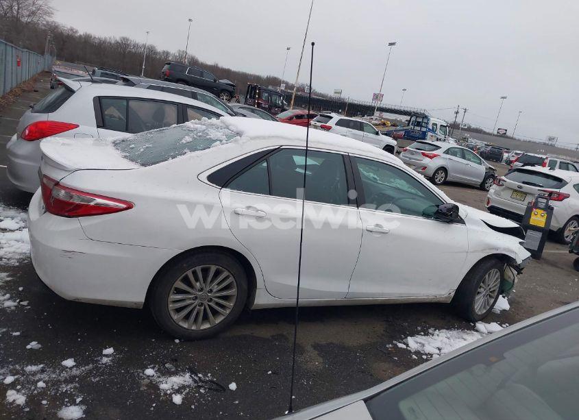 Photo 13 of 2015 Toyota Camry SE (VIN 4T1BF1FK5FU961194)