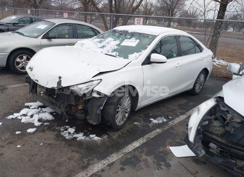 Photo 2 of 2015 Toyota Camry SE (VIN 4T1BF1FK5FU961194)