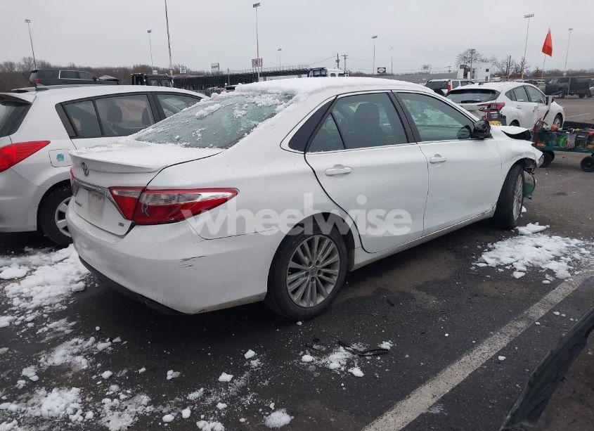 Photo 4 of 2015 Toyota Camry SE (VIN 4T1BF1FK5FU961194)