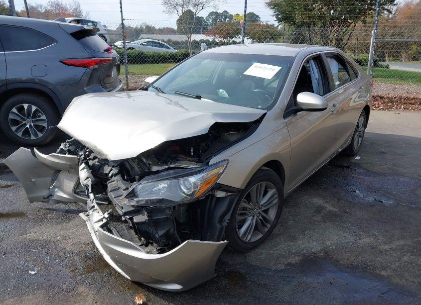 Photo 2 of 2015 Toyota Camry SE (VIN 4T1BF1FK5FU984846)