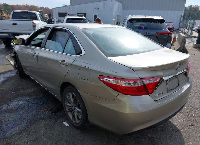 Photo 3 of 2015 Toyota Camry SE (VIN 4T1BF1FK5FU984846)