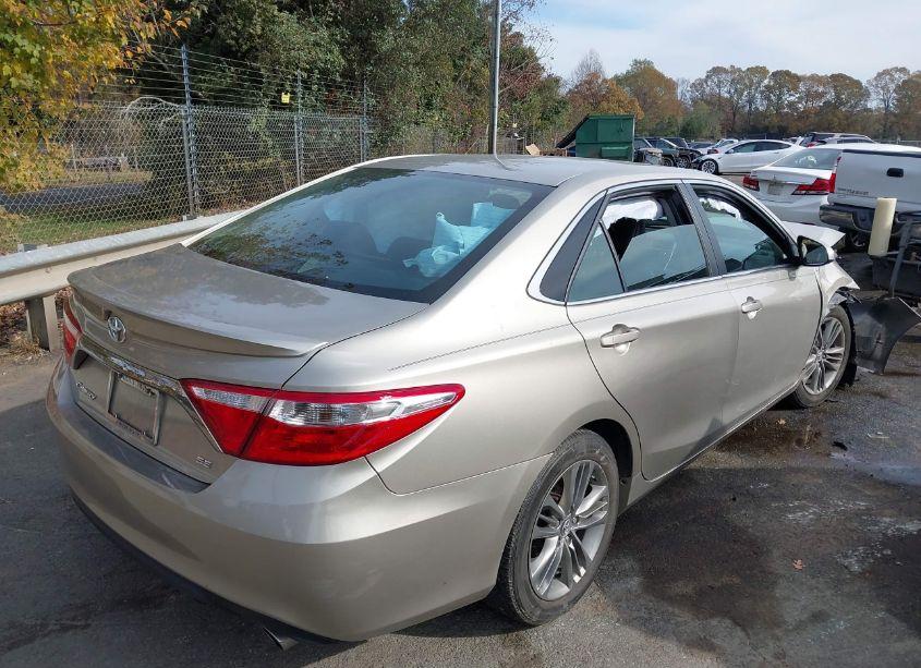 Photo 4 of 2015 Toyota Camry SE (VIN 4T1BF1FK5FU984846)