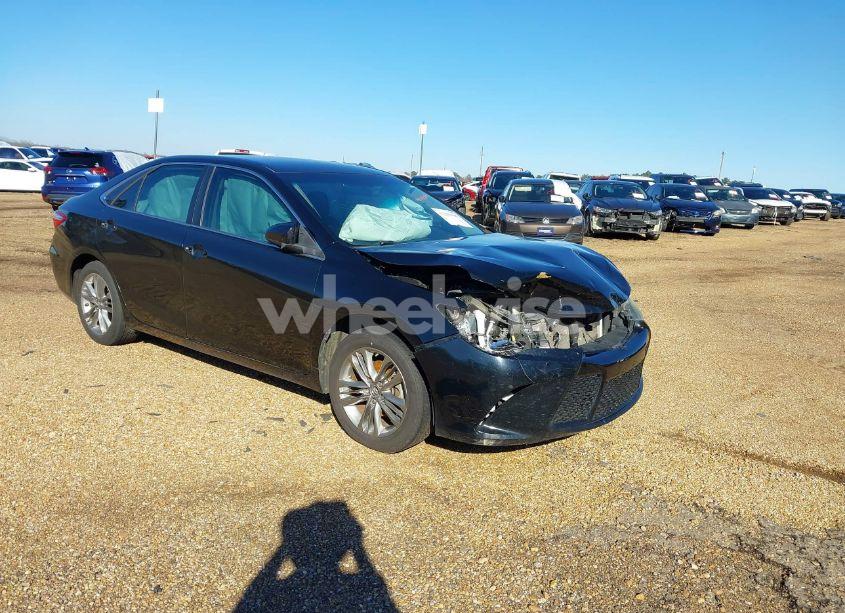 2015 Toyota Camry SE (VIN 4T1BF1FK5FU994888) main photo