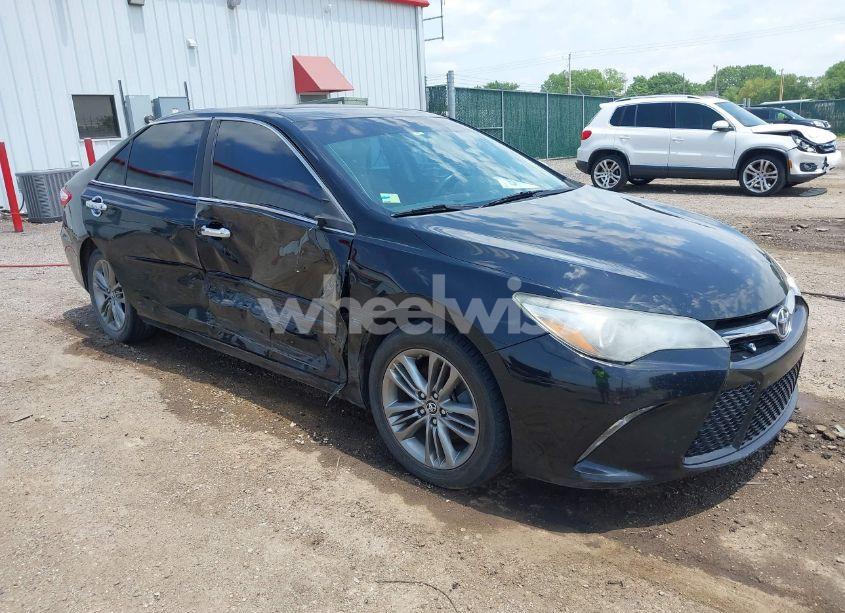 2015 Toyota Camry SE (VIN 4T1BF1FK5FU998018) main photo