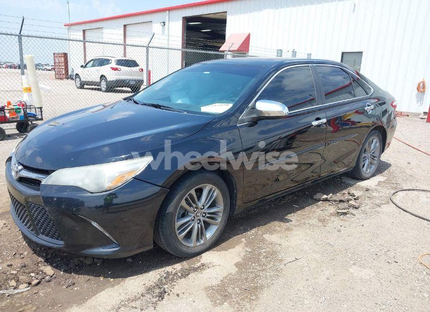 Photo 2 of 2015 Toyota Camry SE (VIN 4T1BF1FK5FU998018)