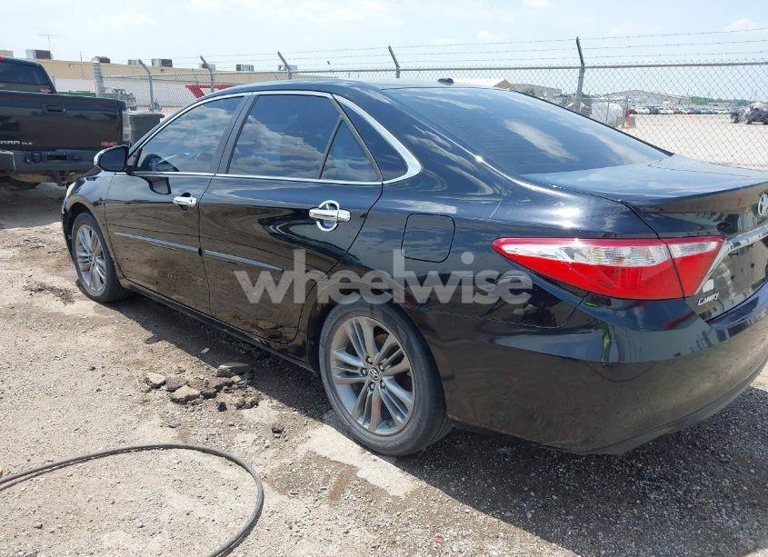 Photo 3 of 2015 Toyota Camry SE (VIN 4T1BF1FK5FU998018)