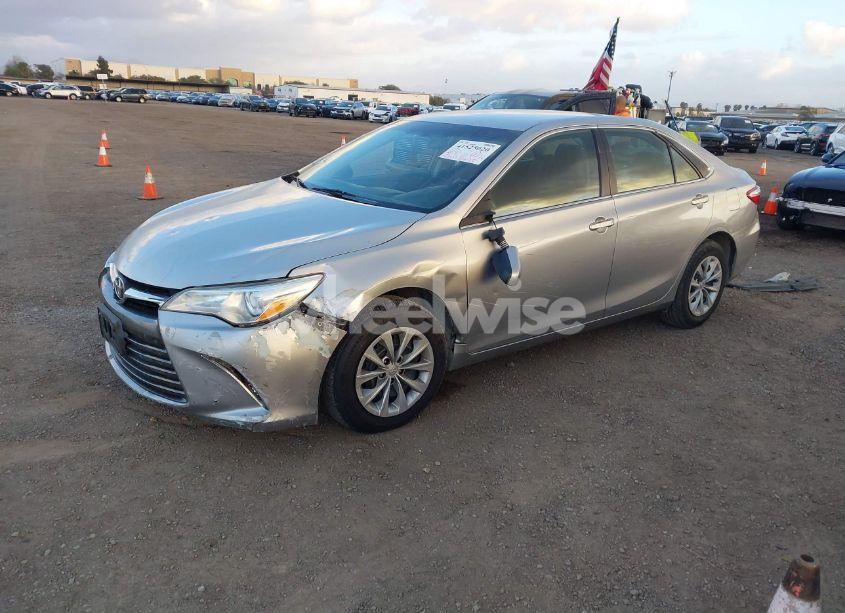 Photo 2 of 2016 Toyota Camry LE (VIN 4T1BF1FK5GU118985)