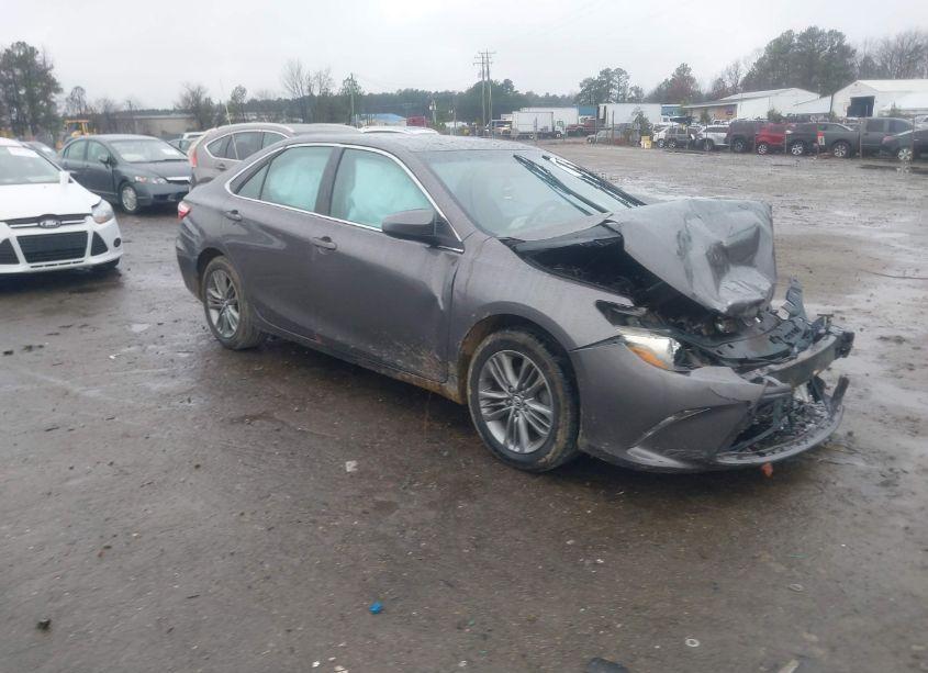 2016 Toyota Camry SE (VIN 4T1BF1FK5GU119585) main photo