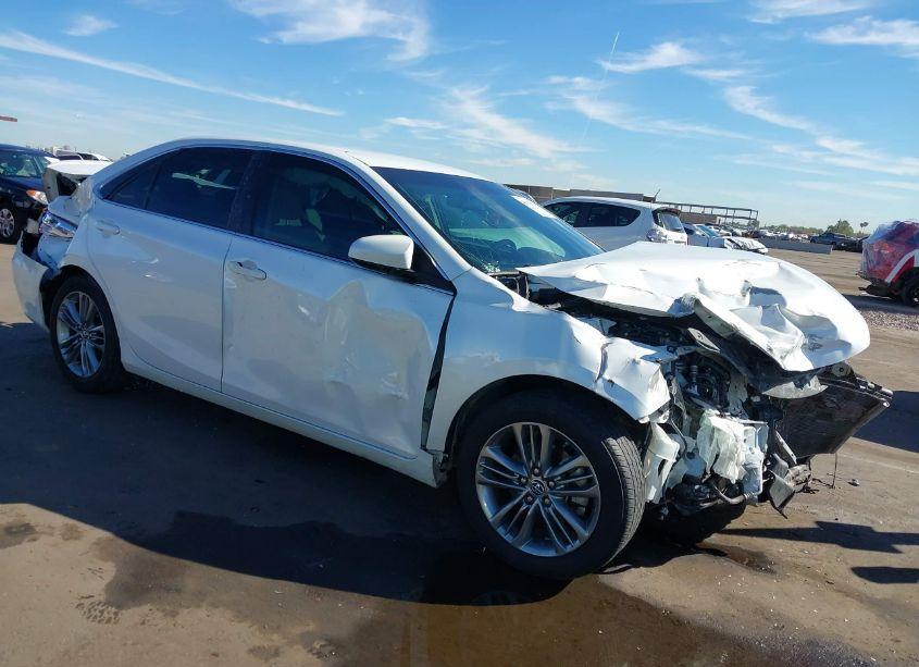 2016 Toyota Camry SE (VIN 4T1BF1FK5GU120400) main photo