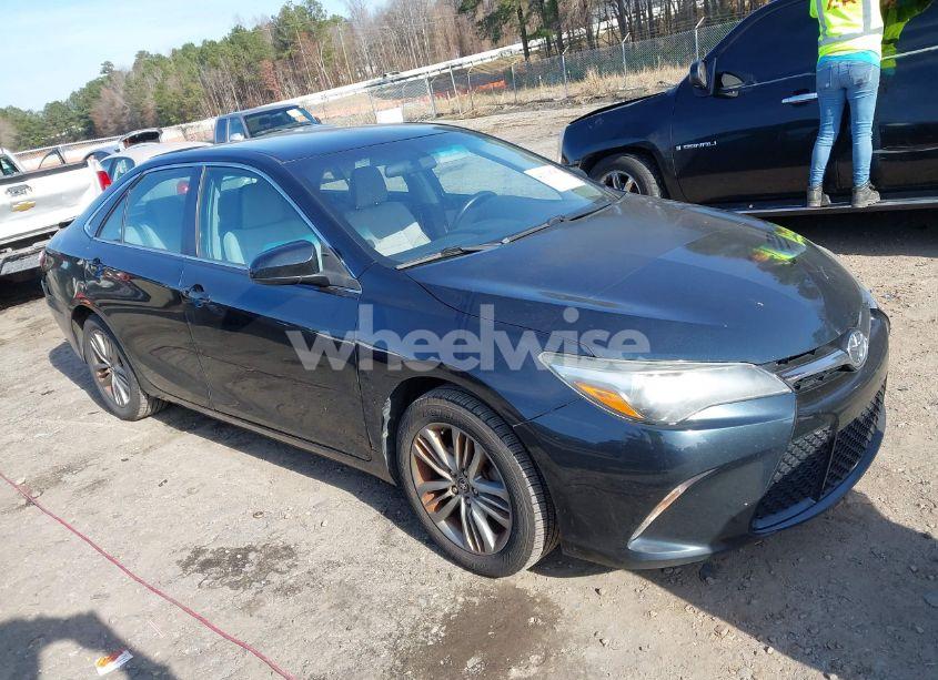 2016 Toyota Camry SE (VIN 4T1BF1FK5GU126410) main photo