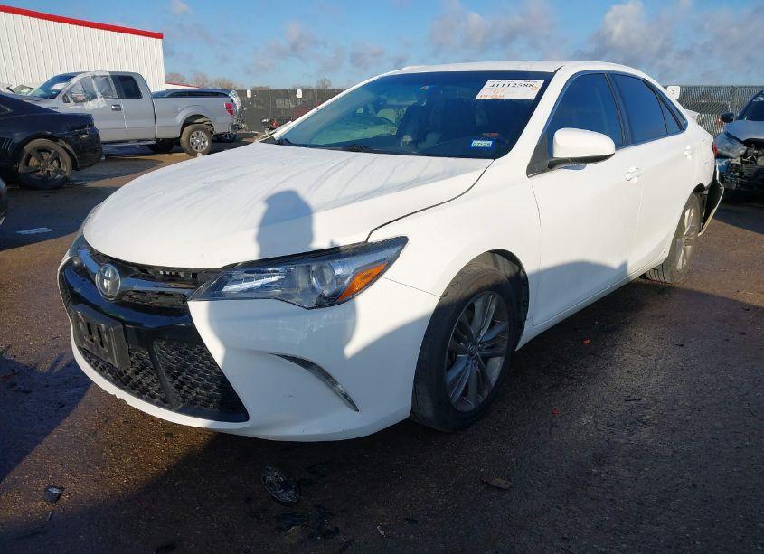 Photo 2 of 2016 Toyota Camry SE (VIN 4T1BF1FK5GU128125)