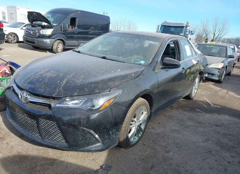 Photo 2 of 2016 Toyota Camry SE (VIN 4T1BF1FK5GU136449)