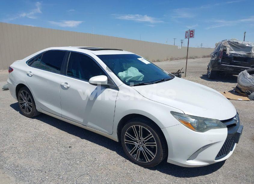 2016 Toyota Camry SE (VIN 4T1BF1FK5GU143918) main photo