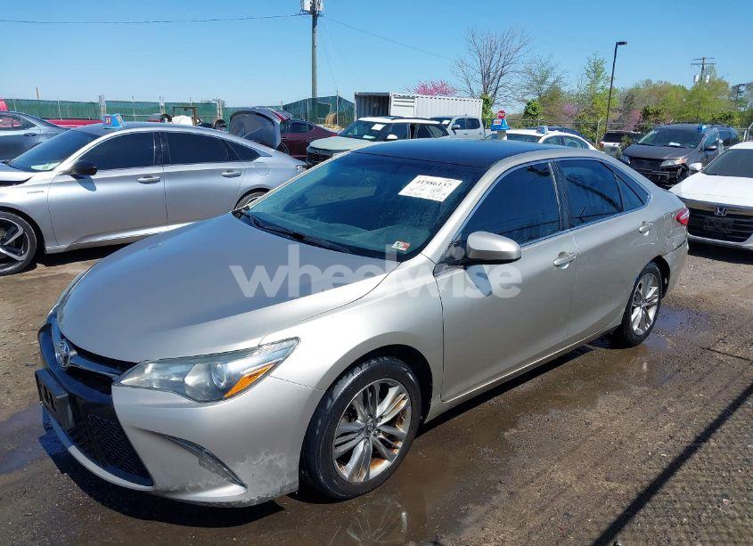 Photo 2 of 2016 Toyota Camry SE (VIN 4T1BF1FK5GU152635)