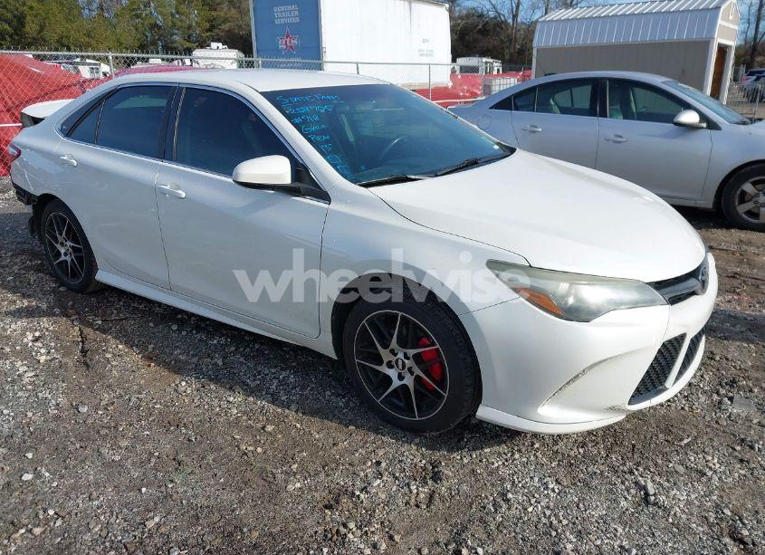 2016 Toyota Camry SE (VIN 4T1BF1FK5GU154319) main photo