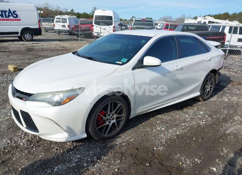 Photo 2 of 2016 Toyota Camry SE (VIN 4T1BF1FK5GU154319)