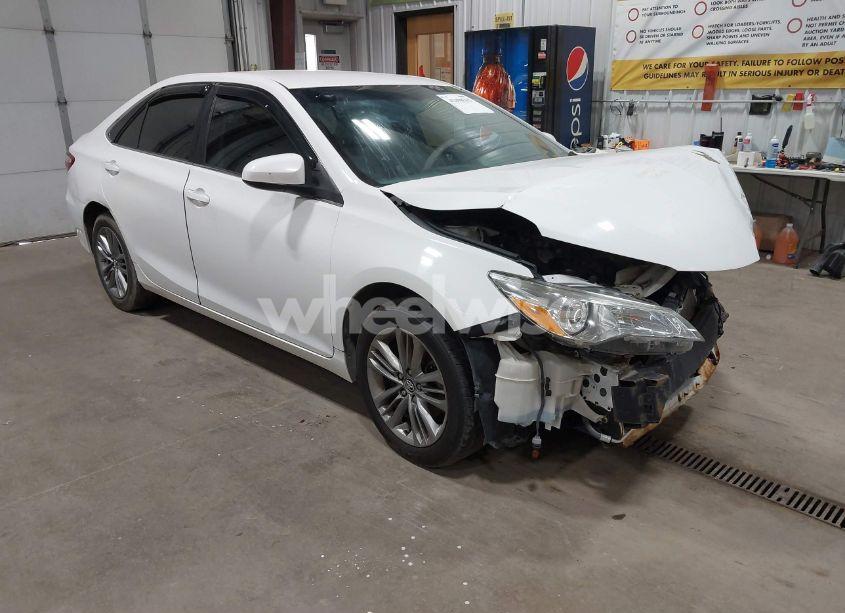 2016 Toyota Camry SE (VIN 4T1BF1FK5GU181343) main photo