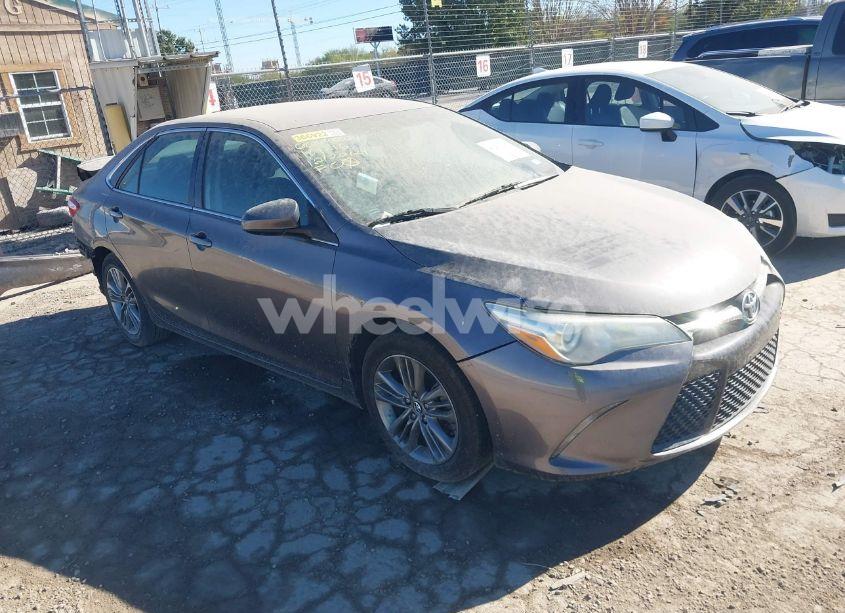 2016 Toyota Camry SE (VIN 4T1BF1FK5GU189216) main photo