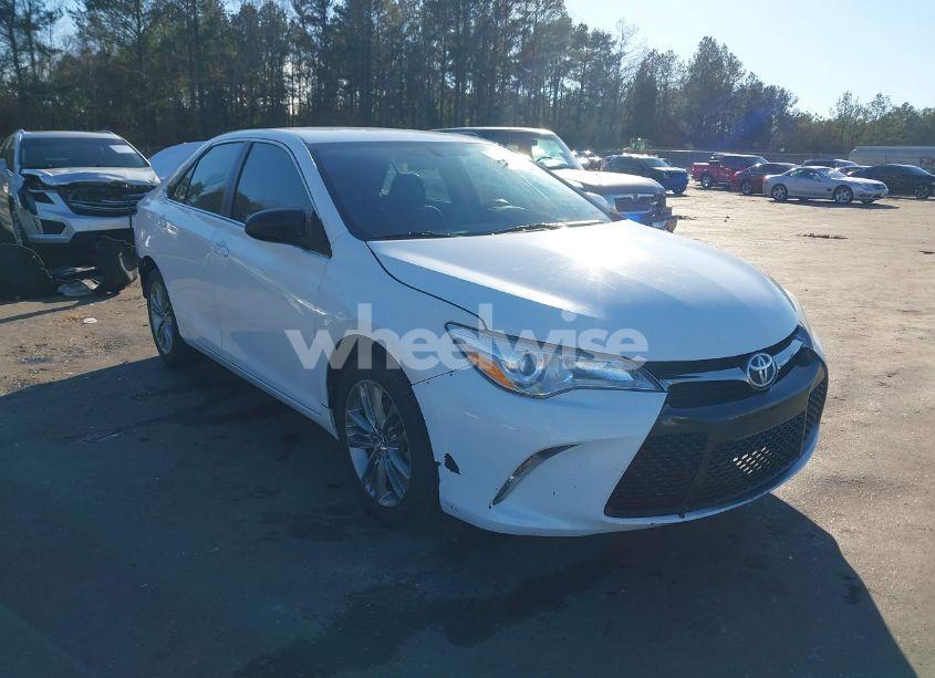 2016 Toyota Camry SE (VIN 4T1BF1FK5GU231139) main photo