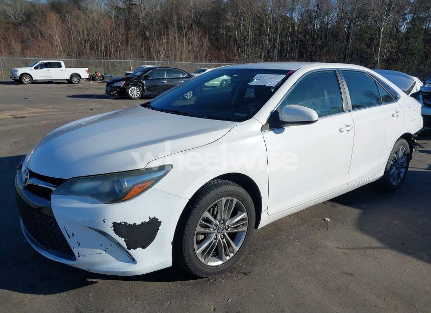 Photo 2 of 2016 Toyota Camry SE (VIN 4T1BF1FK5GU231139)