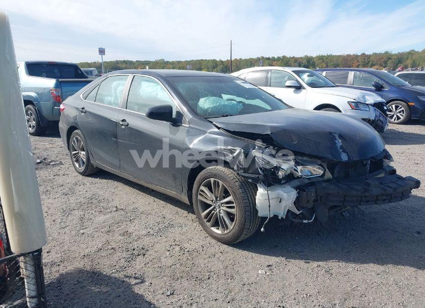 2016 Toyota Camry SE (VIN 4T1BF1FK5GU239872) main photo