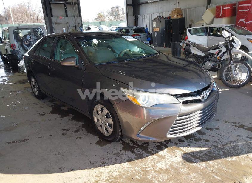 2016 Toyota Camry LE (VIN 4T1BF1FK5GU511059) main photo