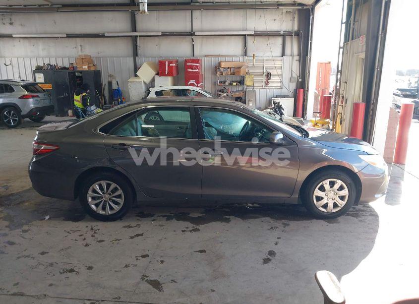 Photo 13 of 2016 Toyota Camry LE (VIN 4T1BF1FK5GU511059)