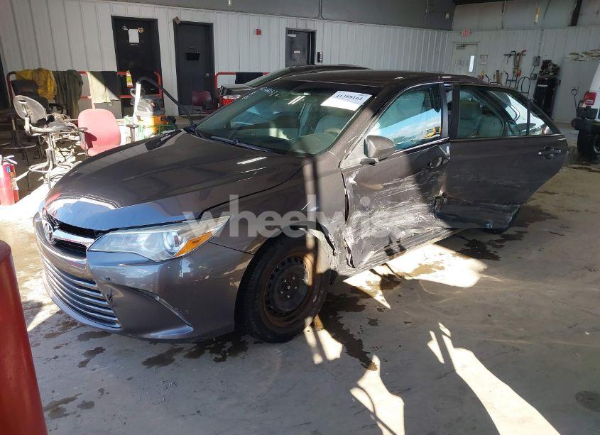 Photo 2 of 2016 Toyota Camry LE (VIN 4T1BF1FK5GU511059)