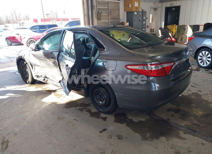 Photo 3 of 2016 Toyota Camry LE (VIN 4T1BF1FK5GU511059)