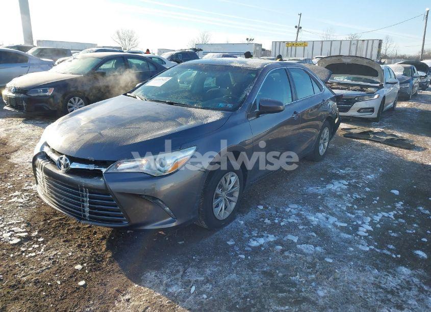 Photo 2 of 2016 Toyota Camry LE (VIN 4T1BF1FK5GU526094)