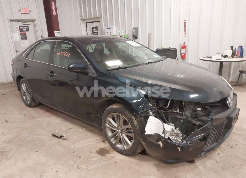 2016 Toyota Camry SE (VIN 4T1BF1FK5GU527312) main photo