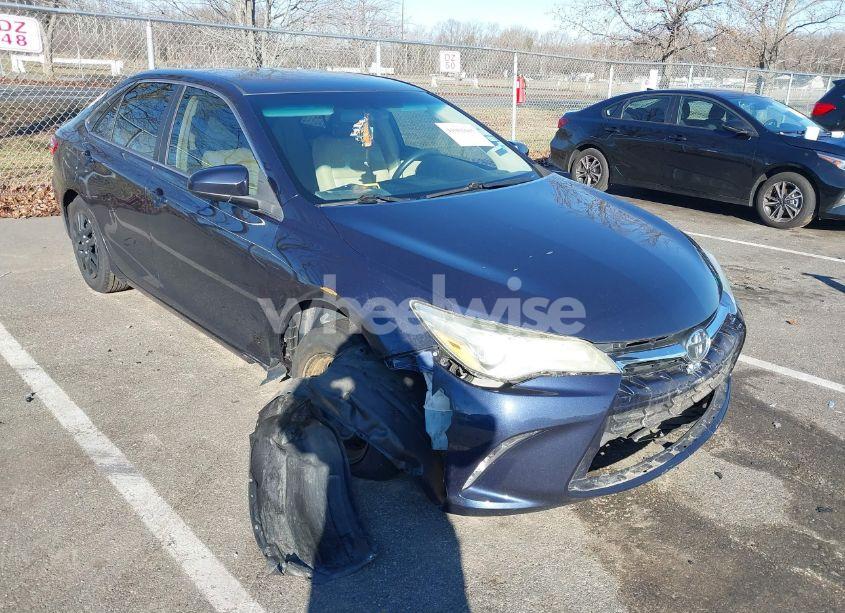 2016 Toyota Camry LE (VIN 4T1BF1FK5GU558317) main photo