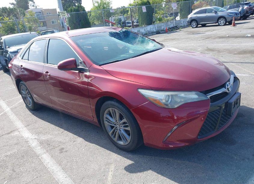 2016 Toyota Camry SE (VIN 4T1BF1FK5GU563601) main photo