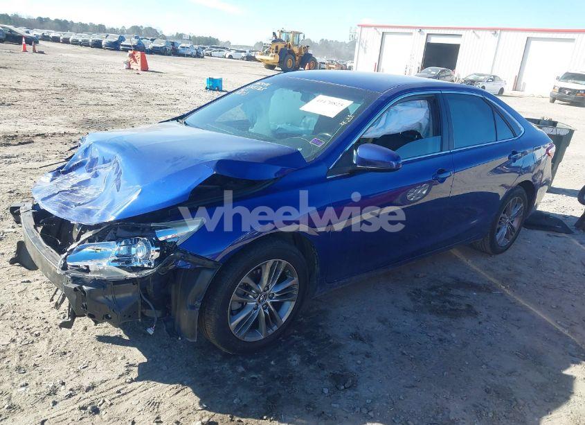 Photo 2 of 2016 Toyota Camry SE (VIN 4T1BF1FK5GU564117)