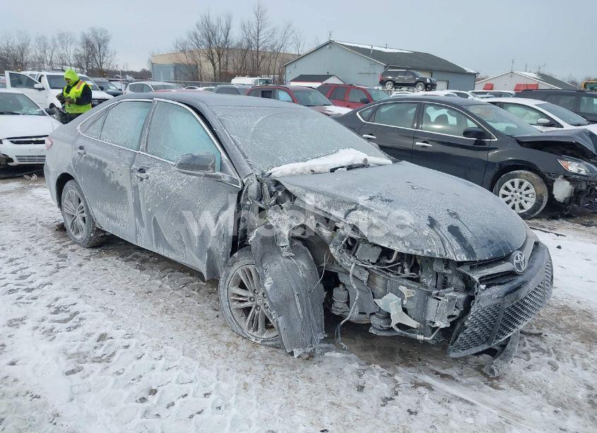 2016 Toyota Camry SE (VIN 4T1BF1FK5GU577269) main photo