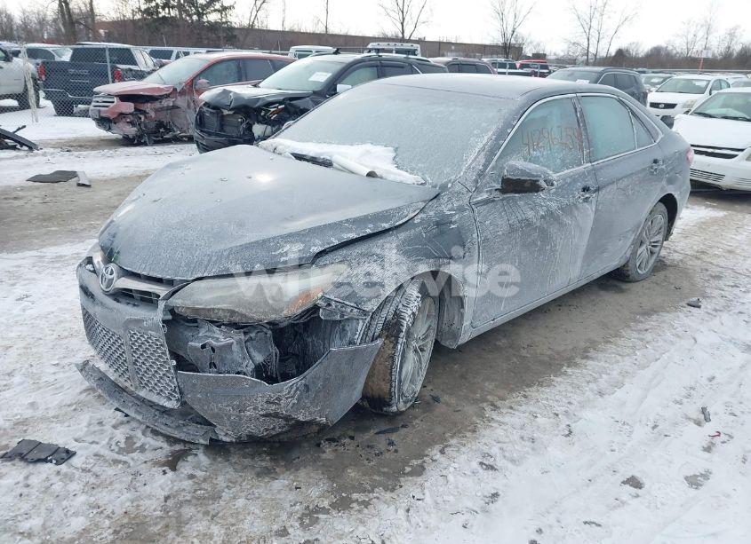 Photo 2 of 2016 Toyota Camry SE (VIN 4T1BF1FK5GU577269)