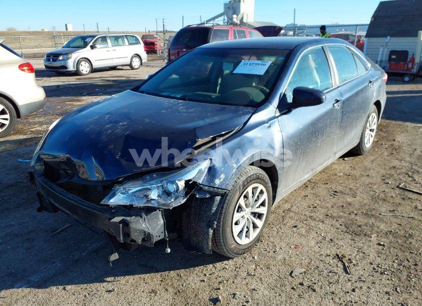 Photo 2 of 2016 Toyota Camry LE (VIN 4T1BF1FK5GU585744)