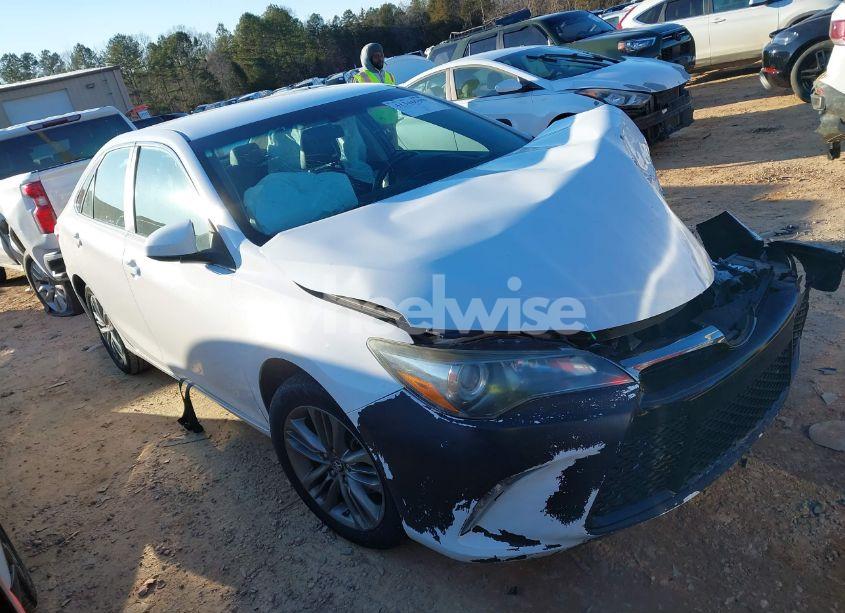 2016 Toyota Camry SE (VIN 4T1BF1FK5GU599496) main photo