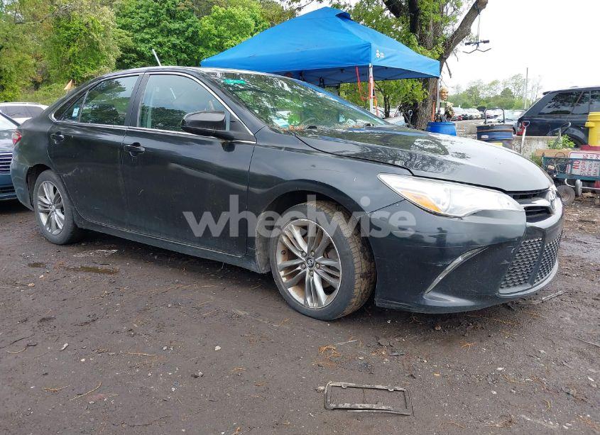 2016 Toyota Camry SE (VIN 4T1BF1FK5GU615048) main photo