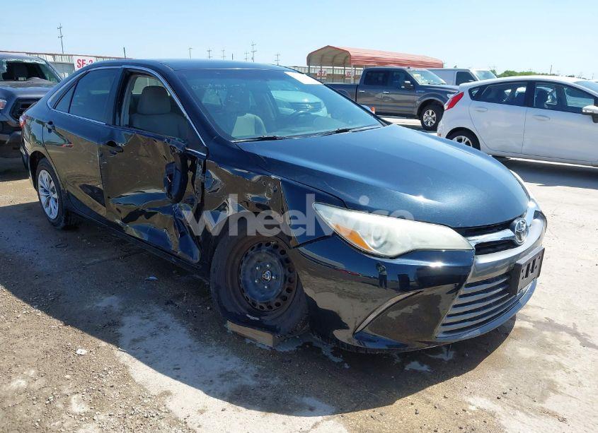 2017 Toyota Camry LE (VIN 4T1BF1FK5HU279354) main photo