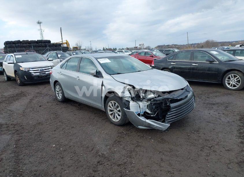2017 Toyota Camry LE (VIN 4T1BF1FK5HU307587) main photo